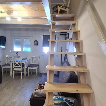Studio Apartman Loreta Cres Eksteriør billede