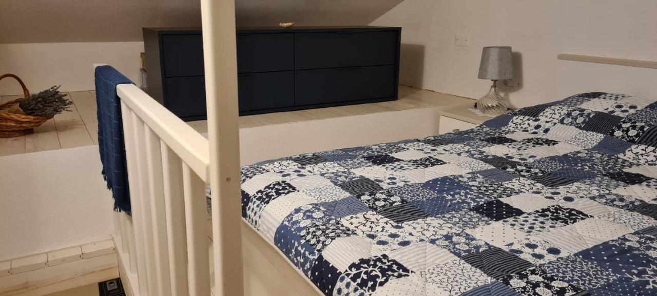 Studio Apartman Loreta Cres Eksteriør billede
